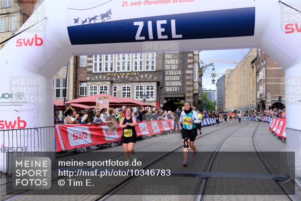 13.09.2026 - 21. swb-Marathon Bremen Tim E. http://msf.ph/oto/10346783 13.09.2026 11:17:29 Ziel 10295, 10335, 10773, 10779, 10999, 11355, 11461, 11495, 11653, 11672, 12101, 12287 meine-sportfotos.de