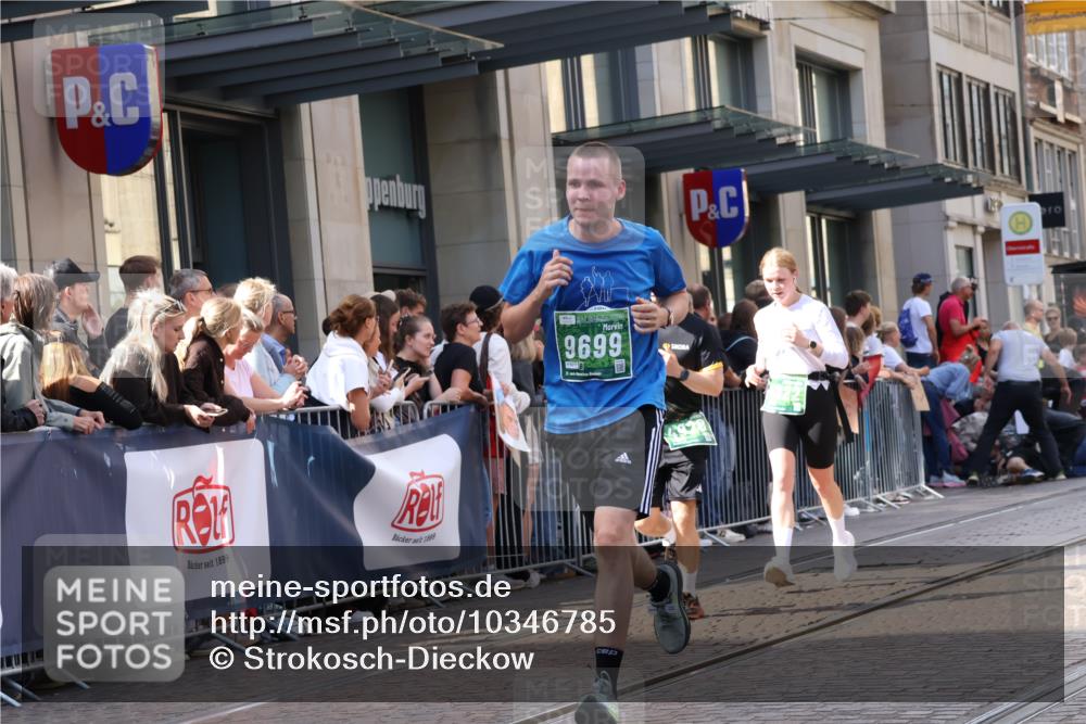 13.09.2026 - 21. swb-Marathon Bremen Strokosch-Dieckow http://msf.ph/oto/10346785 13.09.2026 13:30:26 Ziel 244, 625, 800, 834, 1067, 1533, 1771, 1841, 1926, 1941, 2369, 2452, 2723, 2985, 3425, 4206, 4251, 4332, 4342, 4415, 4425, 4748, 4757, 4920, 5506, 5551, 5600, 5681, 5802, 5822, 5900, 6134, 6343, 6347, 6523, 6988, 7012, 7253, 7567, 7645, 8616, 8966, 9011, 9290, 9507, 9653, 9692, 9695, 9699, 9767, 9825, 13090, 13215, 881, 1067, 1909, 1938, 2265, 2364, 2900, 3163, 3164, 3425, 4058, 4415, 4763, 5506, 5615, 6225, 7821, 8090, 8169, 8314, 8494 meine-sportfotos.de