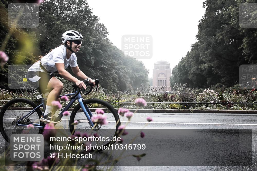 13.09.2026 - Stadtparktriathlon H.Heesch http://msf.ph/oto/10346799 13.09.2026 09:55:06 Radfahren 278, 303 meine-sportfotos.de