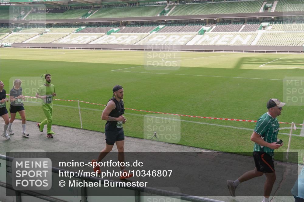 13.09.2026 - 21. swb-Marathon Bremen Michael Burmester http://msf.ph/oto/10346807 13.09.2026 13:35:42 Laufen im Stadion 170, 193, 368, 462, 491, 496, 657, 1015, 1026, 1280, 1321, 1396, 1432, 1553, 1560, 1607, 1726, 1772, 1784, 1887, 1934, 1965, 1974, 1977, 1992, 2335, 2338, 2578, 2650, 2688, 2789, 2791, 2894, 2933, 3090, 3161, 3169, 3178, 3179, 3191, 3406, 3463, 3472, 3498, 3547, 3555, 3570, 3573, 3588, 3640, 3660, 3708, 3709, 3720, 3801, 3839, 3904, 3914, 3985, 4014, 4145, 4200, 4290, 4464, 4500, 4546, 4561, 4880, 4967, 5000, 5034, 5151, 5332, 5461, 5818 meine-sportfotos.de