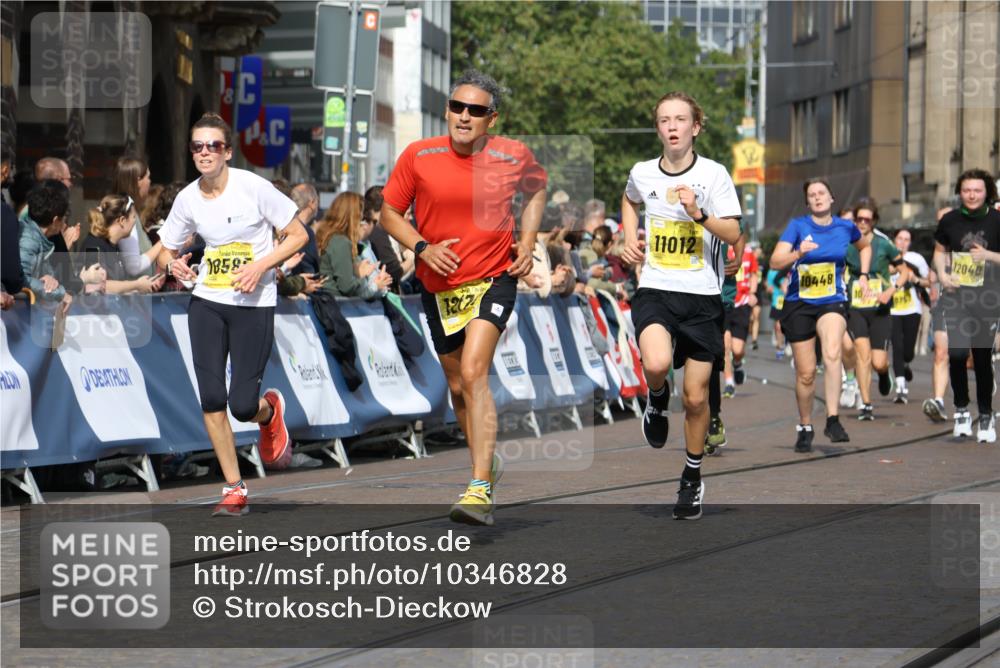 13.09.2026 - 21. swb-Marathon Bremen Strokosch-Dieckow http://msf.ph/oto/10346828 13.09.2026 10:53:20 Ziel 10284, 10304, 10714, 10863, 11038, 11238, 11282, 11386, 11575, 11766, 12019, 12369, 12398, 10222, 10479, 10626, 10757, 10821, 10845, 10886, 11168, 11242, 11379, 11446, 11590, 11800, 12056, 12119, 12308 meine-sportfotos.de