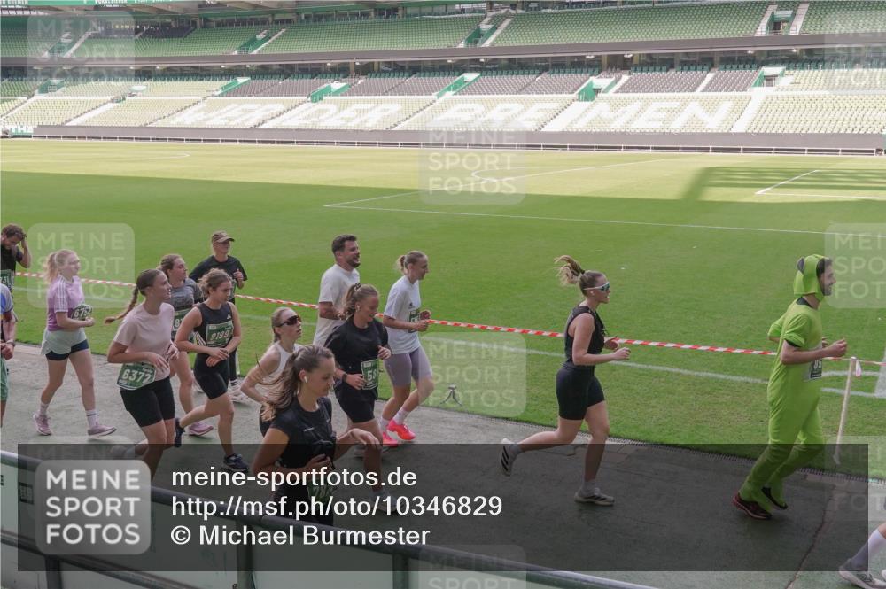 13.09.2026 - 21. swb-Marathon Bremen Michael Burmester http://msf.ph/oto/10346829 13.09.2026 13:35:45 Laufen im Stadion 170, 193, 368, 462, 491, 496, 657, 1015, 1026, 1280, 1321, 1396, 1432, 1553, 1560, 1607, 1726, 1772, 1784, 1887, 1934, 1965, 1974, 1977, 1992, 2335, 2338, 2578, 2650, 2688, 2789, 2791, 2894, 2933, 3090, 3161, 3169, 3178, 3179, 3191, 3406, 3408, 3463, 3472, 3498, 3547, 3555, 3570, 3573, 3588, 3640, 3660, 3708, 3709, 3720, 3801, 3839, 3904, 3914, 3985, 4014, 4145, 4200, 4290, 4464, 4500, 4546, 4561, 4880, 4967, 5000, 5034, 5151, 5332, 5461, 5818 meine-sportfotos.de