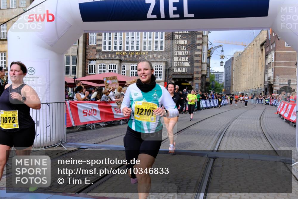 13.09.2026 - 21. swb-Marathon Bremen Tim E. http://msf.ph/oto/10346833 13.09.2026 11:17:31 Ziel 10335, 10773, 10779, 11355, 11495, 11672, 12101 meine-sportfotos.de
