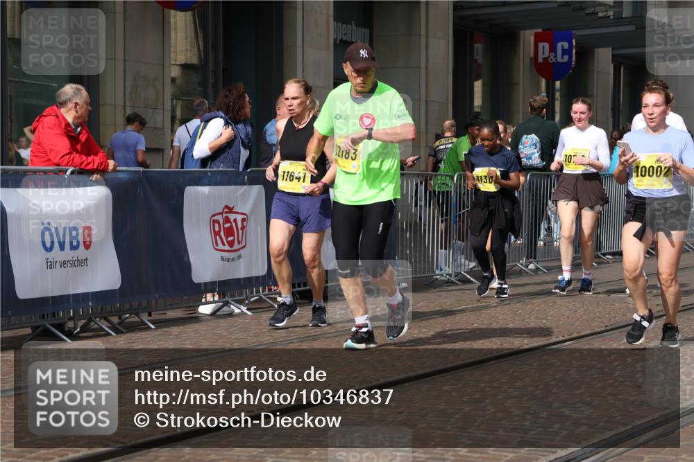 13.09.2026 - 21. swb-Marathon Bremen Strokosch-Dieckow http://msf.ph/oto/10346837 13.09.2026 11:10:20 Ziel 10002, 10247, 10422, 10461, 10462, 10719, 10768, 10791, 10911, 11047, 11283, 11298, 11300, 11309, 11327, 11465, 11513, 11583, 11736, 11846, 11982, 12183, 12227, 12454, 10169, 10299, 10361, 10362, 10706, 10751, 10890, 10963, 11080, 11382, 11725, 11732, 11933, 11957, 12117, 12207, 12293, 12550 meine-sportfotos.de