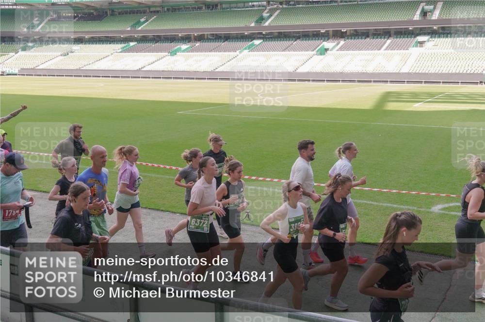 13.09.2026 - 21. swb-Marathon Bremen Michael Burmester http://msf.ph/oto/10346841 13.09.2026 13:35:46 Laufen im Stadion 170, 193, 368, 462, 491, 496, 657, 1015, 1026, 1280, 1321, 1396, 1432, 1553, 1560, 1607, 1726, 1772, 1784, 1887, 1934, 1965, 1974, 1977, 1992, 2335, 2338, 2578, 2650, 2688, 2789, 2791, 2894, 2933, 3090, 3161, 3169, 3178, 3179, 3191, 3406, 3408, 3463, 3472, 3498, 3547, 3555, 3570, 3573, 3588, 3640, 3660, 3708, 3709, 3720, 3801, 3839, 3904, 3914, 3985, 4014, 4145, 4200, 4290, 4464, 4500, 4546, 4561, 4801, 4880, 4967, 5000, 5034, 5151, 5332, 5461, 5818 meine-sportfotos.de