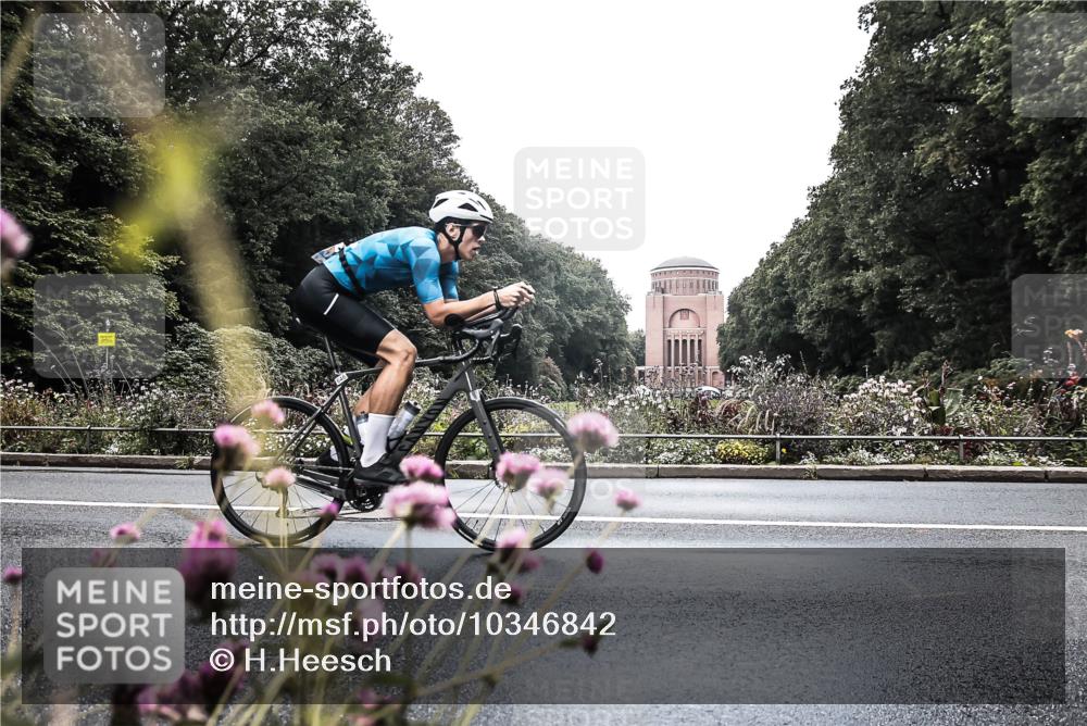 13.09.2026 - Stadtparktriathlon H.Heesch http://msf.ph/oto/10346842 13.09.2026 11:07:14 Radfahren 599, 646, 677 meine-sportfotos.de