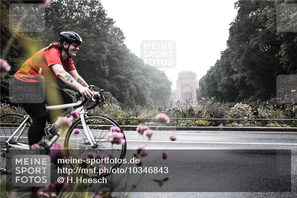 13.09.2026 - Stadtparktriathlon H.Heesch http://msf.ph/oto/10346843 13.09.2026 09:55:23 Radfahren 281, 283, 297, 327, 338 meine-sportfotos.de