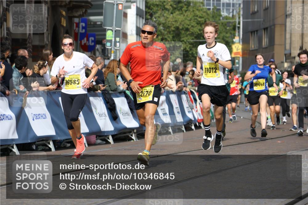 13.09.2026 - 21. swb-Marathon Bremen Strokosch-Dieckow http://msf.ph/oto/10346845 13.09.2026 10:53:20 Ziel 10284, 10304, 10714, 10863, 11038, 11238, 11282, 11386, 11575, 11766, 12019, 12369, 12398, 10222, 10479, 10626, 10757, 10821, 10845, 10886, 11168, 11242, 11379, 11446, 11590, 11800, 12056, 12119, 12308 meine-sportfotos.de