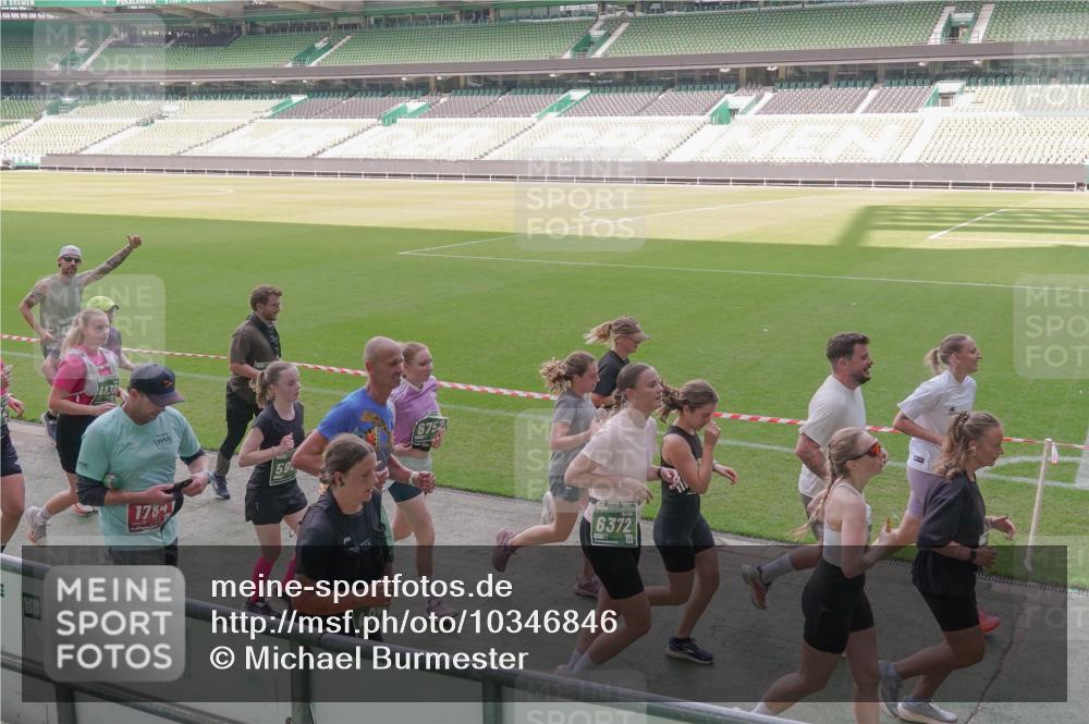 13.09.2026 - 21. swb-Marathon Bremen Michael Burmester http://msf.ph/oto/10346846 13.09.2026 13:35:47 Laufen im Stadion 170, 193, 368, 462, 491, 496, 657, 1015, 1280, 1321, 1396, 1432, 1553, 1560, 1607, 1726, 1772, 1784, 1887, 1934, 1965, 1974, 1977, 1992, 2335, 2338, 2578, 2650, 2688, 2789, 2791, 2894, 2933, 3090, 3161, 3169, 3178, 3179, 3191, 3406, 3408, 3463, 3472, 3498, 3547, 3555, 3570, 3573, 3588, 3640, 3660, 3708, 3709, 3801, 3839, 3904, 3914, 3985, 4014, 4145, 4200, 4290, 4464, 4500, 4546, 4561, 4801, 4880, 4967, 5000, 5034, 5151, 5332, 5461, 5818 meine-sportfotos.de