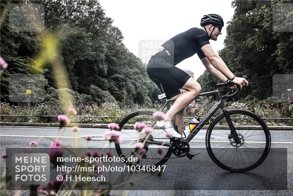 13.09.2026 - Stadtparktriathlon H.Heesch http://msf.ph/oto/10346847 13.09.2026 11:07:15 Radfahren 599, 646, 677 meine-sportfotos.de