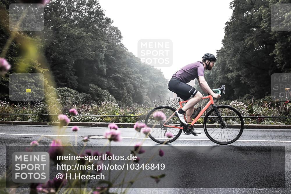 13.09.2026 - Stadtparktriathlon H.Heesch http://msf.ph/oto/10346849 13.09.2026 09:55:25 Radfahren 281, 283, 297, 327 meine-sportfotos.de