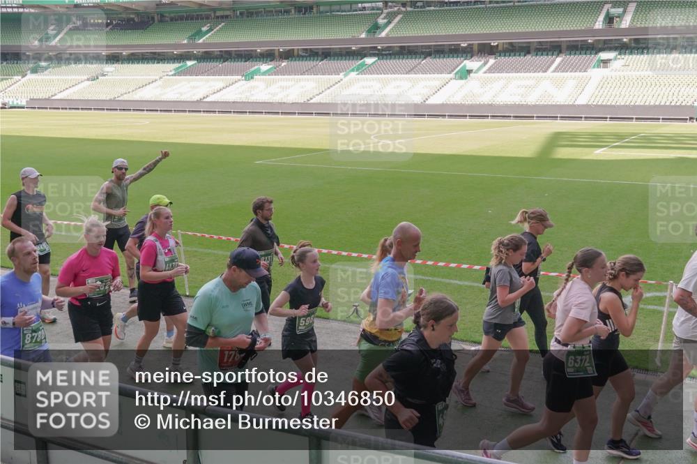 13.09.2026 - 21. swb-Marathon Bremen Michael Burmester http://msf.ph/oto/10346850 13.09.2026 13:35:47 Laufen im Stadion 170, 193, 368, 462, 491, 496, 657, 1015, 1280, 1321, 1396, 1432, 1553, 1560, 1607, 1726, 1772, 1784, 1887, 1934, 1965, 1974, 1977, 1992, 2335, 2338, 2578, 2650, 2688, 2789, 2791, 2894, 2933, 3090, 3161, 3169, 3178, 3179, 3191, 3406, 3408, 3463, 3472, 3498, 3547, 3555, 3570, 3573, 3588, 3640, 3660, 3708, 3709, 3801, 3839, 3904, 3914, 3985, 4014, 4145, 4200, 4290, 4464, 4500, 4546, 4561, 4801, 4880, 4967, 5000, 5034, 5151, 5332, 5461, 5818 meine-sportfotos.de