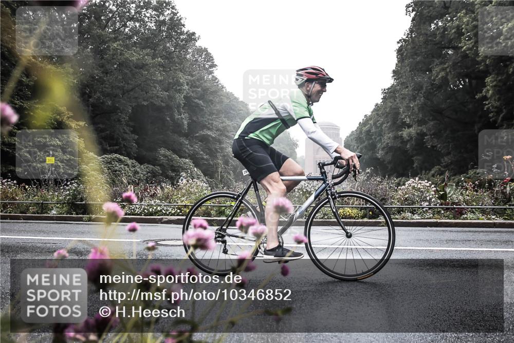 13.09.2026 - Stadtparktriathlon H.Heesch http://msf.ph/oto/10346852 13.09.2026 09:55:26 Radfahren 281, 283, 297, 327 meine-sportfotos.de
