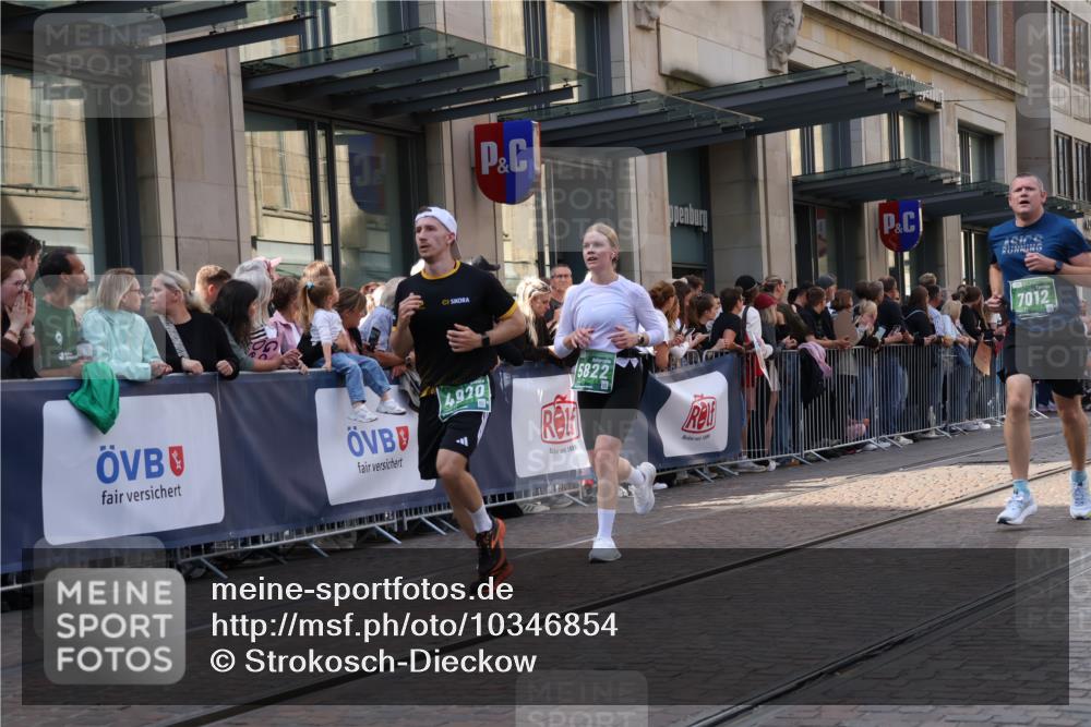 13.09.2026 - 21. swb-Marathon Bremen Strokosch-Dieckow http://msf.ph/oto/10346854 13.09.2026 13:30:28 Ziel 244, 625, 800, 834, 1189, 1533, 1771, 1841, 1926, 1941, 2369, 2452, 2723, 2985, 3360, 4206, 4251, 4332, 4342, 4425, 4757, 4920, 5551, 5600, 5681, 5802, 5822, 5900, 6134, 6343, 6347, 6523, 6988, 7012, 7253, 7567, 7645, 7760, 8616, 9290, 9507, 9653, 9692, 9695, 9699, 9767, 9825, 13090, 13215, 881, 1067, 1909, 1938, 2265, 2364, 2900, 3163, 3164, 3425, 4058, 4415, 4748, 4763, 5506, 5615, 7821, 8090, 8169, 8314, 8494 meine-sportfotos.de