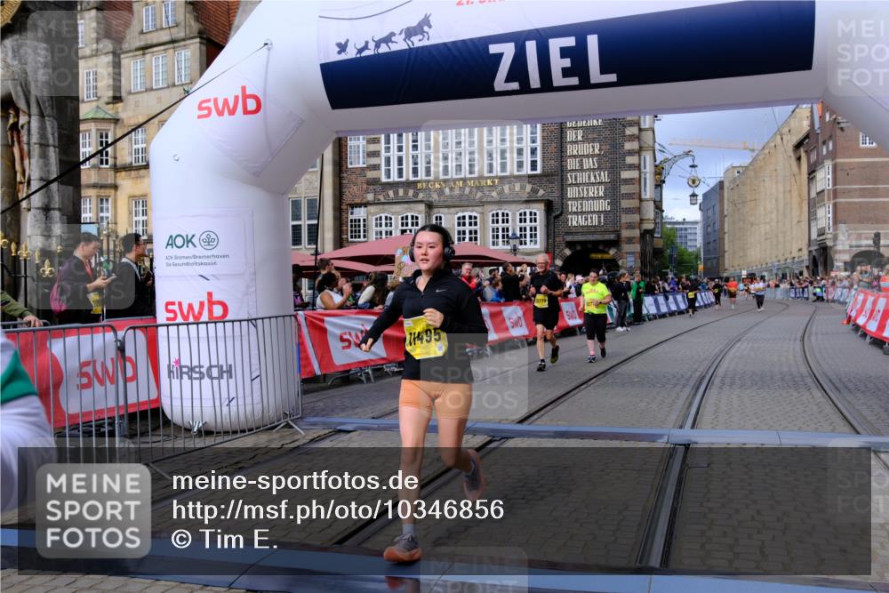13.09.2026 - 21. swb-Marathon Bremen Tim E. http://msf.ph/oto/10346856 13.09.2026 11:17:32 Ziel 10335, 10773, 10779, 11355, 11495, 11672, 12101 meine-sportfotos.de