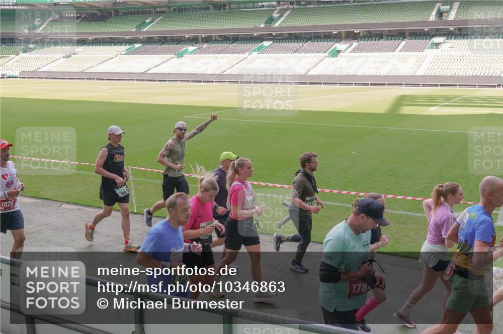 13.09.2026 - 21. swb-Marathon Bremen Michael Burmester http://msf.ph/oto/10346863 13.09.2026 13:35:48 Laufen im Stadion 170, 193, 368, 462, 491, 496, 657, 1015, 1280, 1321, 1396, 1432, 1553, 1560, 1607, 1726, 1772, 1784, 1887, 1934, 1965, 1974, 1977, 1992, 2335, 2338, 2578, 2650, 2688, 2789, 2791, 2894, 2933, 3090, 3161, 3169, 3178, 3179, 3191, 3406, 3408, 3463, 3472, 3498, 3547, 3555, 3570, 3573, 3588, 3640, 3660, 3801, 3839, 3904, 3914, 3985, 4014, 4145, 4200, 4290, 4464, 4500, 4546, 4561, 4801, 4880, 4967, 5000, 5034, 5151, 5332, 5461, 5818 meine-sportfotos.de