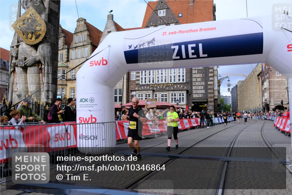 13.09.2026 - 21. swb-Marathon Bremen Tim E. http://msf.ph/oto/10346864 13.09.2026 11:17:35 Ziel 10335, 10773, 10779, 11355, 11495, 11672, 12101 meine-sportfotos.de