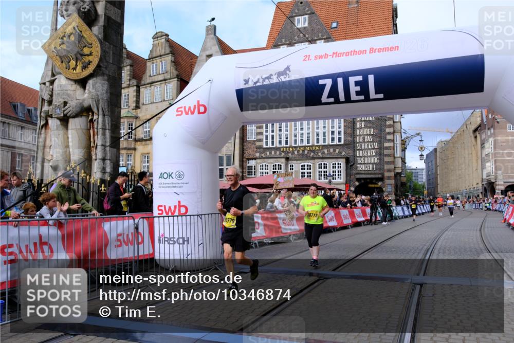 13.09.2026 - 21. swb-Marathon Bremen Tim E. http://msf.ph/oto/10346874 13.09.2026 11:17:35 Ziel 10335, 10773, 10779, 11355, 11495, 11672, 12101 meine-sportfotos.de