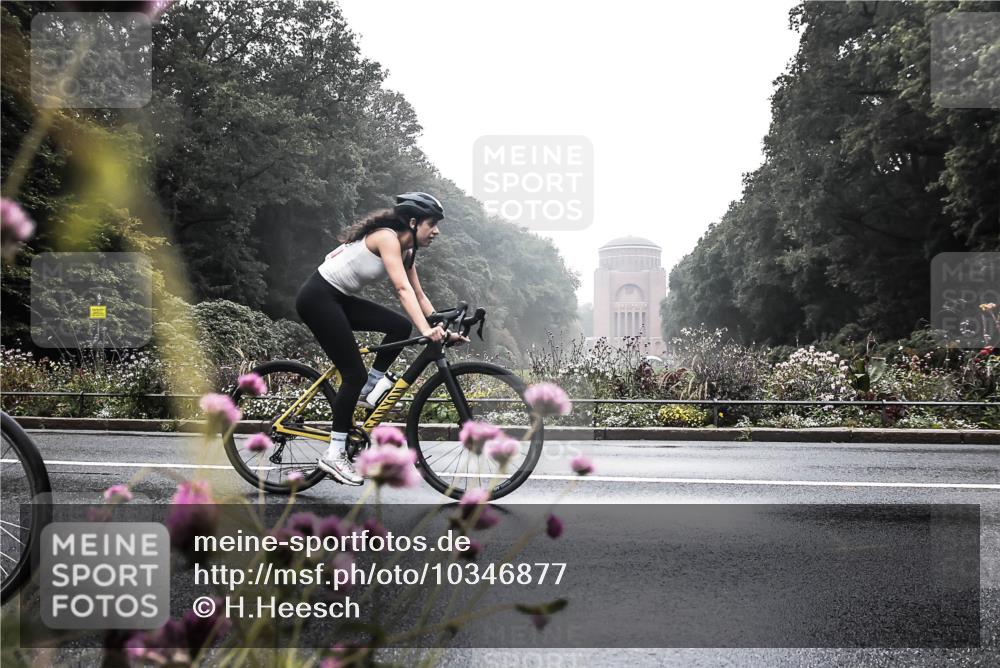 13.09.2026 - Stadtparktriathlon H.Heesch http://msf.ph/oto/10346877 13.09.2026 09:55:40 Radfahren 221, 319 meine-sportfotos.de