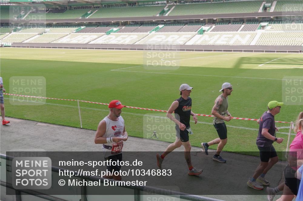 13.09.2026 - 21. swb-Marathon Bremen Michael Burmester http://msf.ph/oto/10346883 13.09.2026 13:35:49 Laufen im Stadion 170, 193, 368, 462, 491, 496, 657, 1015, 1280, 1321, 1396, 1432, 1553, 1560, 1607, 1726, 1772, 1784, 1887, 1934, 1965, 1974, 1977, 1992, 2335, 2338, 2578, 2650, 2688, 2789, 2791, 2894, 2933, 3090, 3161, 3169, 3178, 3179, 3191, 3406, 3408, 3463, 3472, 3498, 3547, 3555, 3570, 3573, 3588, 3640, 3660, 3801, 3839, 3904, 3914, 3985, 4014, 4145, 4200, 4290, 4464, 4500, 4546, 4561, 4801, 4880, 4967, 5000, 5034, 5151, 5332, 5461, 5818 meine-sportfotos.de