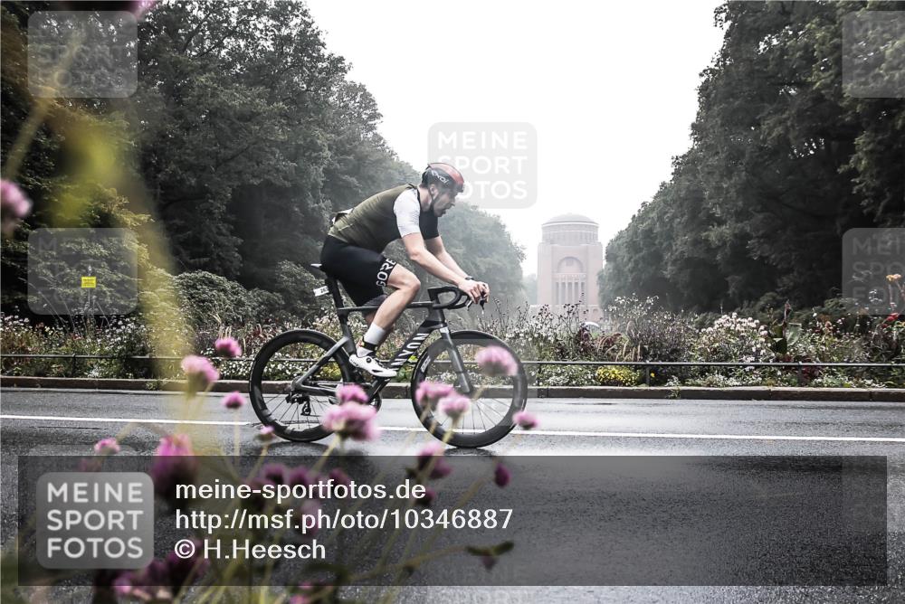 13.09.2026 - Stadtparktriathlon H.Heesch http://msf.ph/oto/10346887 13.09.2026 09:55:57 Radfahren 231, 263, 265 meine-sportfotos.de