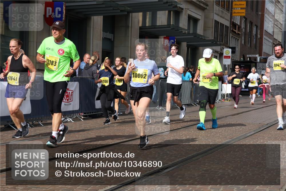 13.09.2026 - 21. swb-Marathon Bremen Strokosch-Dieckow http://msf.ph/oto/10346890 13.09.2026 11:10:21 Ziel 10002, 10247, 10422, 10461, 10462, 10719, 10768, 10791, 10911, 11047, 11283, 11298, 11300, 11309, 11327, 11335, 11465, 11513, 11583, 11736, 11846, 11982, 12183, 12227, 12454, 10169, 10299, 10361, 10362, 10706, 10751, 10890, 10963, 11080, 11382, 11725, 11732, 11933, 11957, 12117, 12207, 12293, 12550 meine-sportfotos.de
