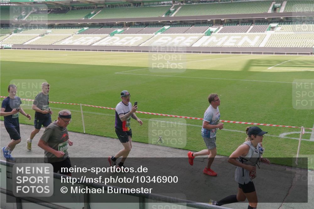 13.09.2026 - 21. swb-Marathon Bremen Michael Burmester http://msf.ph/oto/10346900 13.09.2026 13:35:52 Laufen im Stadion 170, 193, 368, 462, 491, 496, 657, 1015, 1280, 1321, 1396, 1432, 1553, 1560, 1607, 1726, 1762, 1784, 1887, 1934, 1965, 1974, 1977, 1992, 2335, 2338, 2578, 2650, 2688, 2789, 2791, 2894, 2933, 3090, 3161, 3169, 3178, 3179, 3191, 3406, 3408, 3463, 3472, 3498, 3547, 3555, 3570, 3573, 3588, 3640, 3660, 3801, 3839, 3904, 3914, 3985, 4145, 4200, 4290, 4464, 4500, 4546, 4561, 4801, 4880, 4967, 5000, 5034, 5151, 5332, 5461, 5679, 5818 meine-sportfotos.de