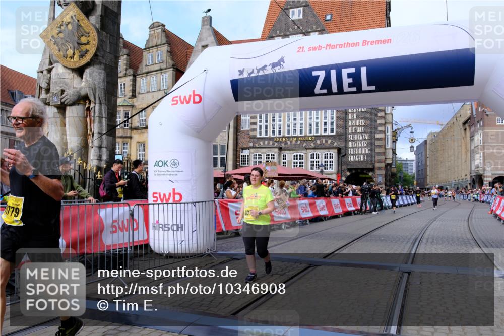 13.09.2026 - 21. swb-Marathon Bremen Tim E. http://msf.ph/oto/10346908 13.09.2026 11:17:36 Ziel 10773, 10779, 10979, 11495, 11672, 12101 meine-sportfotos.de
