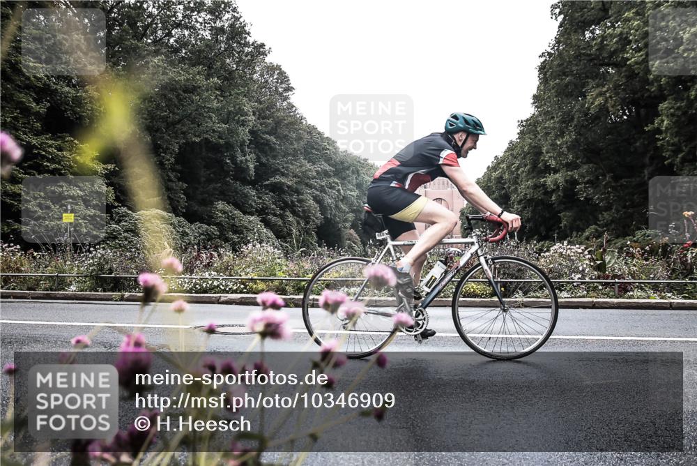13.09.2026 - Stadtparktriathlon H.Heesch http://msf.ph/oto/10346909 13.09.2026 11:07:37 Radfahren 382, 543, 568, 583 meine-sportfotos.de