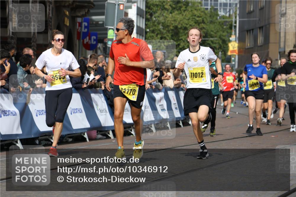 13.09.2026 - 21. swb-Marathon Bremen Strokosch-Dieckow http://msf.ph/oto/10346912 13.09.2026 10:53:20 Ziel 10284, 10304, 10714, 10863, 11038, 11238, 11282, 11386, 11575, 11766, 12019, 12369, 12398, 10222, 10479, 10626, 10757, 10821, 10845, 10886, 11168, 11242, 11379, 11446, 11590, 11800, 12056, 12119, 12308 meine-sportfotos.de