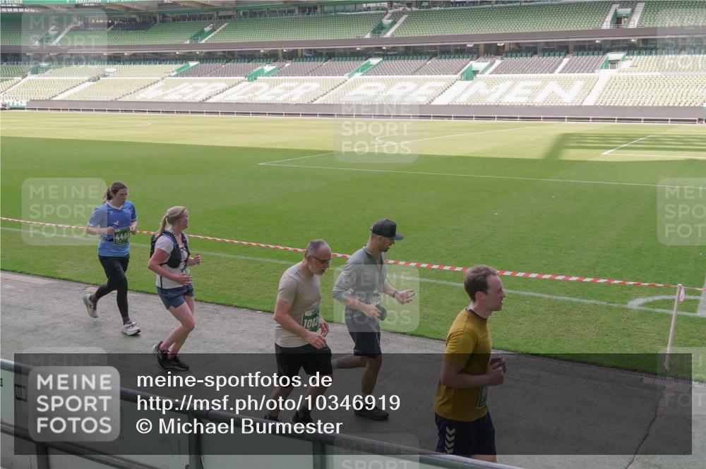 13.09.2026 - 21. swb-Marathon Bremen Michael Burmester http://msf.ph/oto/10346919 13.09.2026 13:35:57 Laufen im Stadion 170, 193, 368, 462, 491, 496, 590, 657, 1015, 1280, 1321, 1396, 1432, 1553, 1726, 1762, 1784, 1887, 1934, 1965, 1974, 1977, 1992, 2335, 2338, 2578, 2639, 2650, 2688, 2789, 2791, 2894, 2933, 3090, 3161, 3169, 3178, 3179, 3191, 3299, 3406, 3408, 3463, 3472, 3498, 3555, 3570, 3573, 3588, 3640, 3801, 3839, 3904, 3914, 3985, 4145, 4200, 4290, 4464, 4500, 4546, 4561, 4801, 4880, 4967, 5000, 5034, 5151, 5182, 5332, 5461, 5679, 5818 meine-sportfotos.de