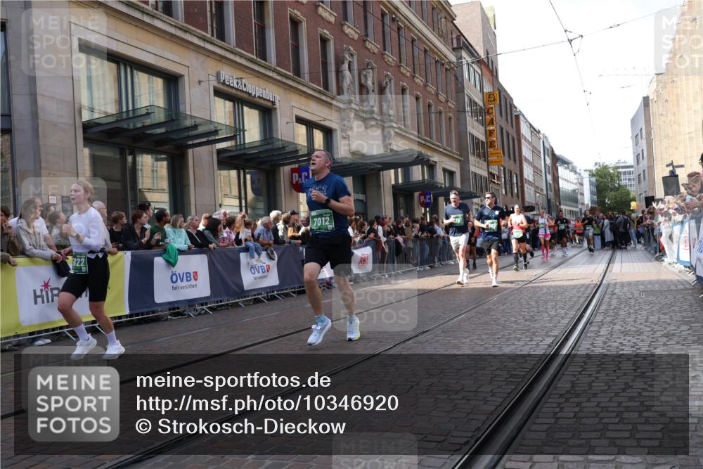 13.09.2026 - 21. swb-Marathon Bremen Strokosch-Dieckow http://msf.ph/oto/10346920 13.09.2026 13:30:30 Ziel 244, 800, 834, 1189, 1533, 1771, 1841, 1926, 1941, 2369, 2452, 2723, 2902, 2985, 3360, 4206, 4251, 4332, 4342, 4757, 4920, 5551, 5600, 5681, 5802, 5822, 5900, 6134, 6307, 6343, 6347, 6523, 7012, 7253, 7567, 7645, 7760, 8543, 8616, 9290, 9507, 9653, 9692, 9699, 9767, 9825, 9962, 9976, 13090, 13152, 13215, 625, 881, 1067, 1909, 1938, 2265, 2364, 2900, 3163, 3164, 3425, 4058, 4332, 4415, 4425, 4748, 4763, 5506, 5551, 5615, 7821, 8090, 8169, 8314, 8494 meine-sportfotos.de