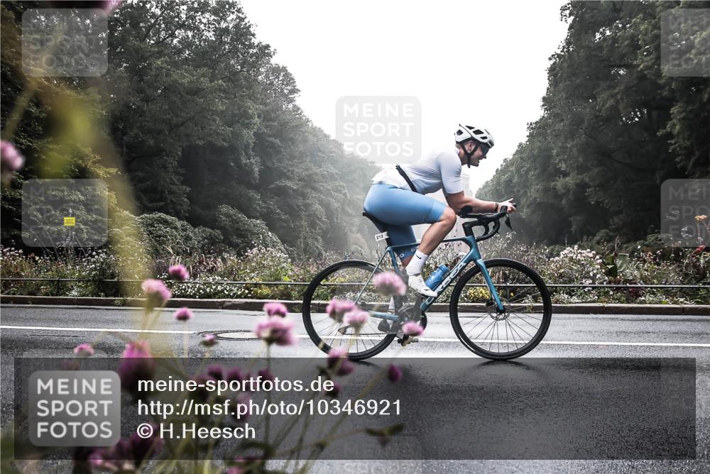 13.09.2026 - Stadtparktriathlon H.Heesch http://msf.ph/oto/10346921 13.09.2026 09:56:45 Radfahren 212, 248 meine-sportfotos.de