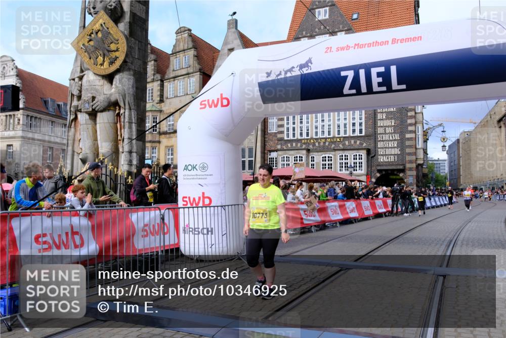 13.09.2026 - 21. swb-Marathon Bremen Tim E. http://msf.ph/oto/10346925 13.09.2026 11:17:37 Ziel 10472, 10773, 10779, 10979, 11495, 11672, 12101 meine-sportfotos.de