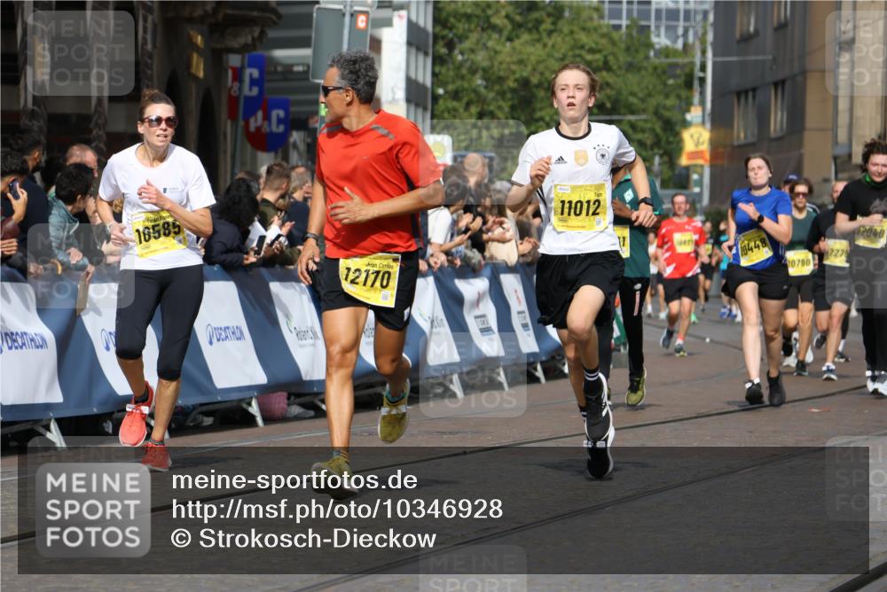 13.09.2026 - 21. swb-Marathon Bremen Strokosch-Dieckow http://msf.ph/oto/10346928 13.09.2026 10:53:20 Ziel 10284, 10304, 10714, 10863, 11038, 11238, 11282, 11386, 11575, 11766, 12019, 12369, 12398, 10222, 10479, 10626, 10757, 10821, 10845, 10886, 11168, 11242, 11379, 11446, 11590, 11800, 12056, 12119, 12308 meine-sportfotos.de