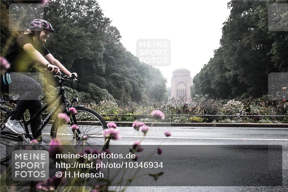 13.09.2026 - Stadtparktriathlon H.Heesch http://msf.ph/oto/10346934 13.09.2026 09:57:19 Radfahren 242, 307 meine-sportfotos.de