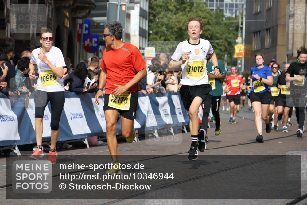 13.09.2026 - 21. swb-Marathon Bremen Strokosch-Dieckow http://msf.ph/oto/10346944 13.09.2026 10:53:20 Ziel 10284, 10304, 10714, 10863, 11038, 11238, 11282, 11386, 11575, 11766, 12019, 12369, 12398, 10222, 10479, 10626, 10757, 10821, 10845, 10886, 11168, 11242, 11379, 11446, 11590, 11800, 12056, 12119, 12308 meine-sportfotos.de