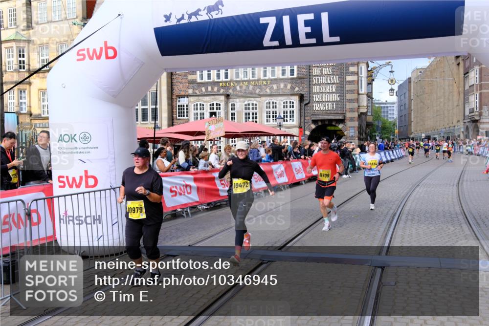 13.09.2026 - 21. swb-Marathon Bremen Tim E. http://msf.ph/oto/10346945 13.09.2026 11:17:45 Ziel 10472, 10773, 10779, 10979, 11709, 12334 meine-sportfotos.de