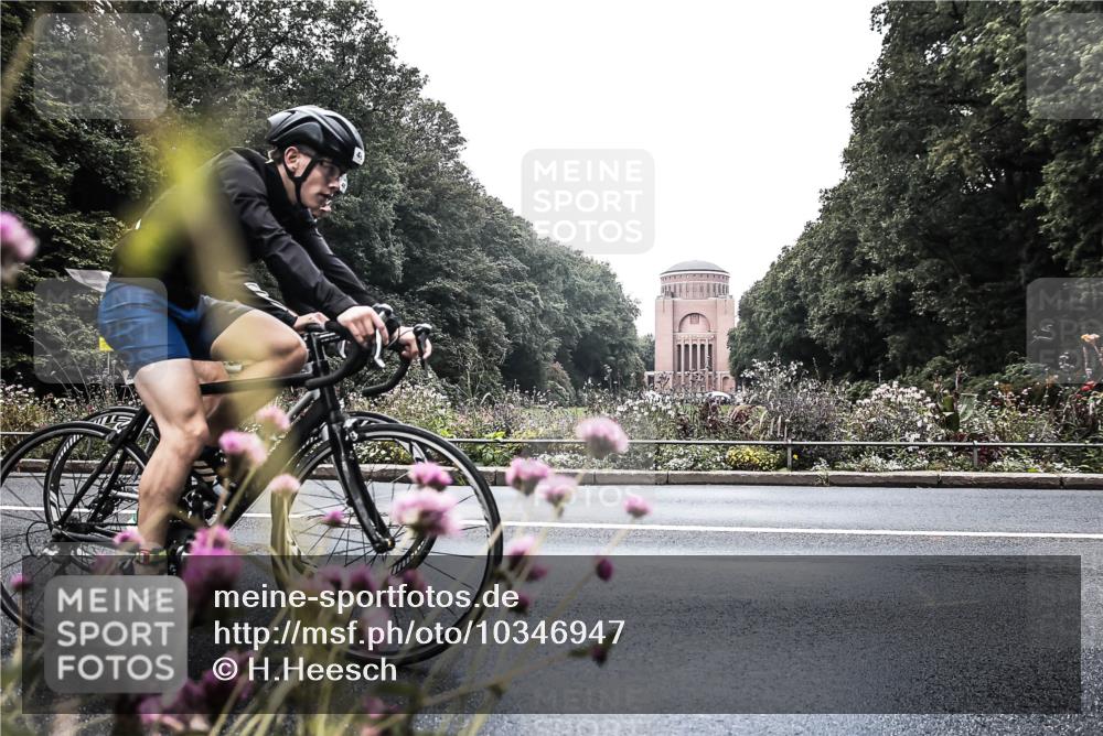 13.09.2026 - Stadtparktriathlon H.Heesch http://msf.ph/oto/10346947 13.09.2026 11:07:59 Radfahren 481, 482 meine-sportfotos.de