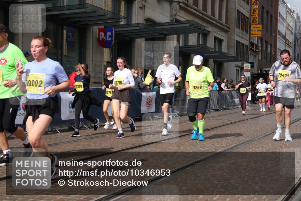 13.09.2026 - 21. swb-Marathon Bremen Strokosch-Dieckow http://msf.ph/oto/10346953 13.09.2026 11:10:23 Ziel 10002, 10148, 10247, 10422, 10461, 10462, 10547, 10719, 10768, 10791, 10911, 11047, 11283, 11298, 11300, 11309, 11327, 11335, 11465, 11513, 11583, 11736, 11756, 11846, 12183, 12227, 12454, 10169, 10361, 10362, 10706, 10751, 10791, 10890, 10963, 11080, 11382, 11725, 11732, 11933, 11957, 11982, 12117, 12207, 12293, 12454, 12550 meine-sportfotos.de