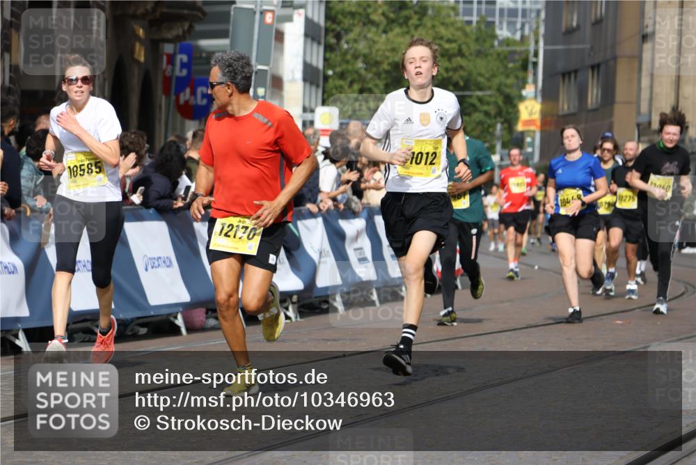 13.09.2026 - 21. swb-Marathon Bremen Strokosch-Dieckow http://msf.ph/oto/10346963 13.09.2026 10:53:21 Ziel 10284, 10304, 10714, 10863, 11038, 11238, 11282, 11386, 11575, 11766, 12019, 12369, 12398, 10222, 10479, 10626, 10821, 10845, 10886, 11168, 11242, 11379, 11446, 11590, 11800, 12056, 12119, 12308 meine-sportfotos.de