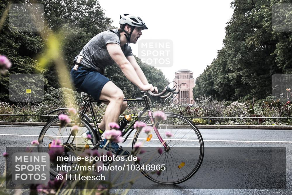 13.09.2026 - Stadtparktriathlon H.Heesch http://msf.ph/oto/10346965 13.09.2026 11:08:14 Radfahren 472, 479, 566, 573, 592 meine-sportfotos.de