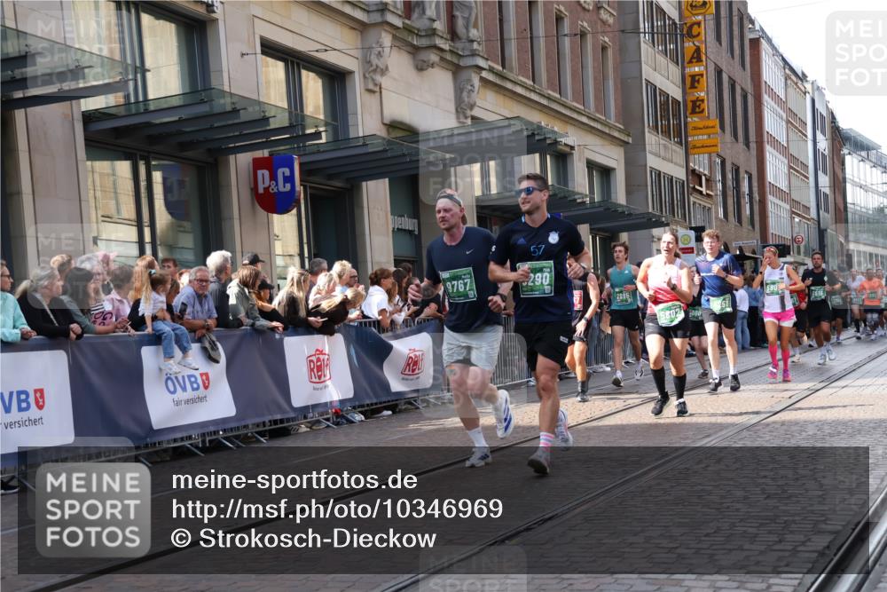 13.09.2026 - 21. swb-Marathon Bremen Strokosch-Dieckow http://msf.ph/oto/10346969 13.09.2026 13:30:31 Ziel 244, 800, 834, 1189, 1533, 1771, 1841, 1926, 1941, 2369, 2452, 2723, 2902, 2985, 3360, 4206, 4251, 4342, 4757, 4920, 5600, 5681, 5802, 5822, 5900, 6134, 6307, 6343, 6523, 7012, 7645, 7760, 8543, 8616, 9290, 9507, 9653, 9692, 9699, 9767, 9825, 9958, 9962, 9976, 13090, 13152, 13215, 625, 881, 1067, 1909, 1938, 2265, 2364, 2900, 3163, 3164, 3425, 4058, 4206, 4332, 4415, 4425, 4748, 4763, 5506, 5551, 5615, 7821, 8090, 8169, 8314, 8494 meine-sportfotos.de