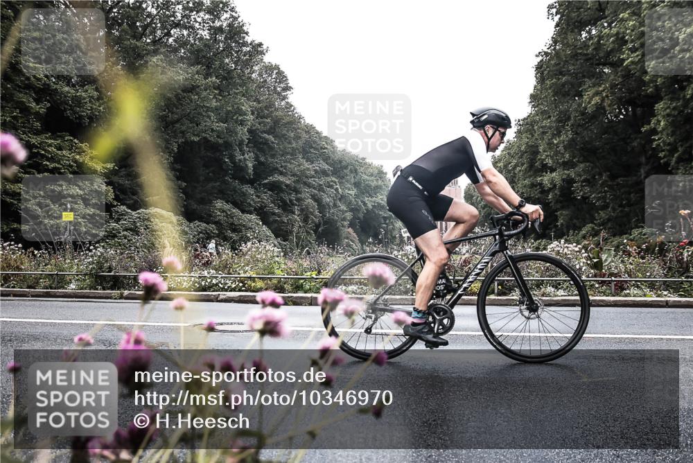 13.09.2026 - Stadtparktriathlon H.Heesch http://msf.ph/oto/10346970 13.09.2026 11:08:14 Radfahren 472, 479, 566, 573, 592 meine-sportfotos.de