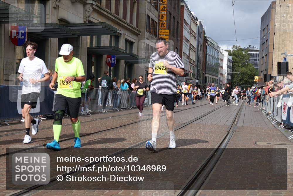 13.09.2026 - 21. swb-Marathon Bremen Strokosch-Dieckow http://msf.ph/oto/10346989 13.09.2026 11:10:24 Ziel 10002, 10148, 10163, 10247, 10422, 10461, 10462, 10547, 10719, 10768, 10911, 11047, 11283, 11298, 11300, 11309, 11327, 11335, 11465, 11513, 11583, 11736, 11756, 11846, 12183, 12227, 10002, 10169, 10361, 10362, 10706, 10719, 10791, 10890, 10963, 11080, 11382, 11725, 11732, 11933, 11957, 11982, 12117, 12207, 12227, 12293, 12454, 12550 meine-sportfotos.de