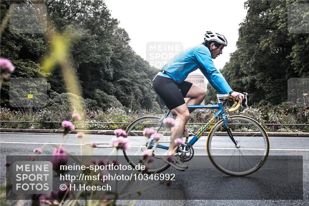 13.09.2026 - Stadtparktriathlon H.Heesch http://msf.ph/oto/10346992 13.09.2026 11:08:21 Radfahren 472, 479, 484, 629 meine-sportfotos.de