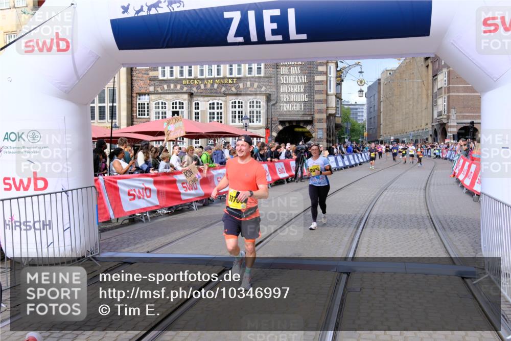 13.09.2026 - 21. swb-Marathon Bremen Tim E. http://msf.ph/oto/10346997 13.09.2026 11:17:46 Ziel 10472, 10773, 10779, 10979, 11709, 12334 meine-sportfotos.de
