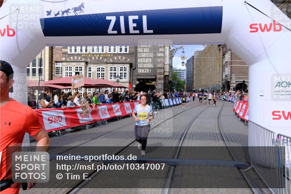 13.09.2026 - 21. swb-Marathon Bremen Tim E. http://msf.ph/oto/10347007 13.09.2026 11:17:47 Ziel 10472, 10756, 10773, 10979, 11709, 12334 meine-sportfotos.de