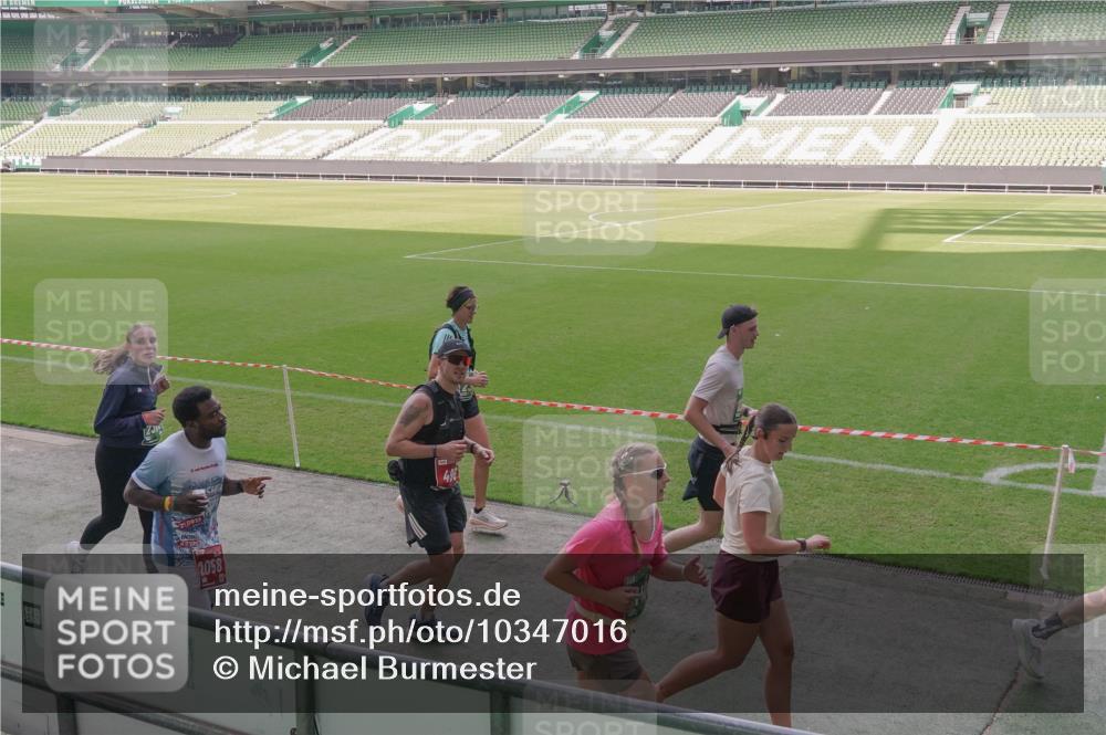 13.09.2026 - 21. swb-Marathon Bremen Michael Burmester http://msf.ph/oto/10347016 13.09.2026 13:36:11 Laufen im Stadion 462, 491, 496, 590, 657, 799, 1015, 1135, 1279, 1280, 1321, 1396, 1432, 1620, 1726, 1762, 1887, 1934, 1951, 1965, 1974, 1977, 1992, 2078, 2227, 2335, 2578, 2639, 2650, 2688, 2789, 2894, 2933, 3090, 3161, 3169, 3178, 3179, 3191, 3299, 3303, 3406, 3408, 3463, 3472, 3498, 3555, 3570, 3573, 3588, 3640, 3731, 3779, 3801, 3839, 3904, 3914, 3985, 4084, 4145, 4200, 4210, 4290, 4464, 4500, 4546, 4561, 4801, 4880, 4967, 5000, 5034, 5182, 5332, 5461, 5679, 5818 meine-sportfotos.de