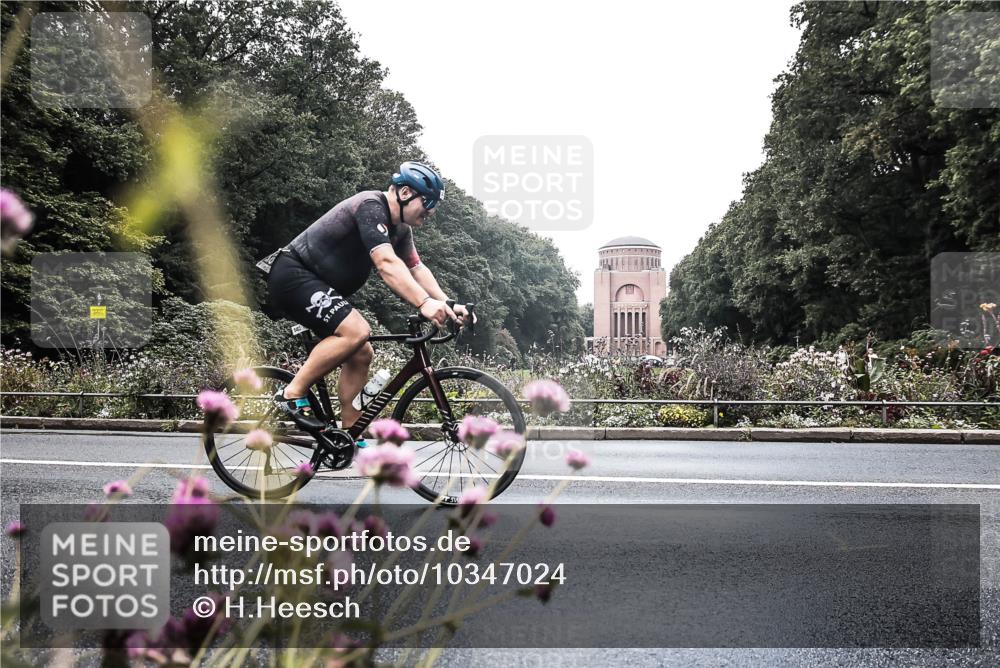 13.09.2026 - Stadtparktriathlon H.Heesch http://msf.ph/oto/10347024 13.09.2026 11:08:37 Radfahren 562, 601, 684, 697 meine-sportfotos.de